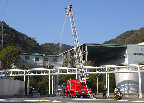 赤穂工場：赤穂市消防との合同訓練