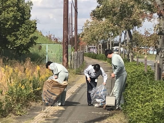 Clean-up activities organized by the Izumi Chamber of Commerce and Industry (Laboratory)