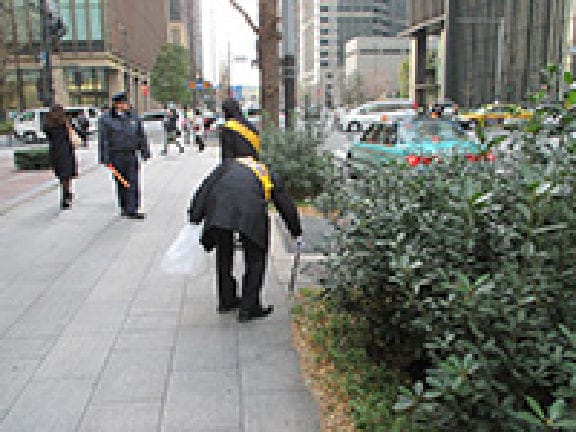 Environmental Patrol by Ote/Marunouchi Residents’ Association (Tokyo Branch)